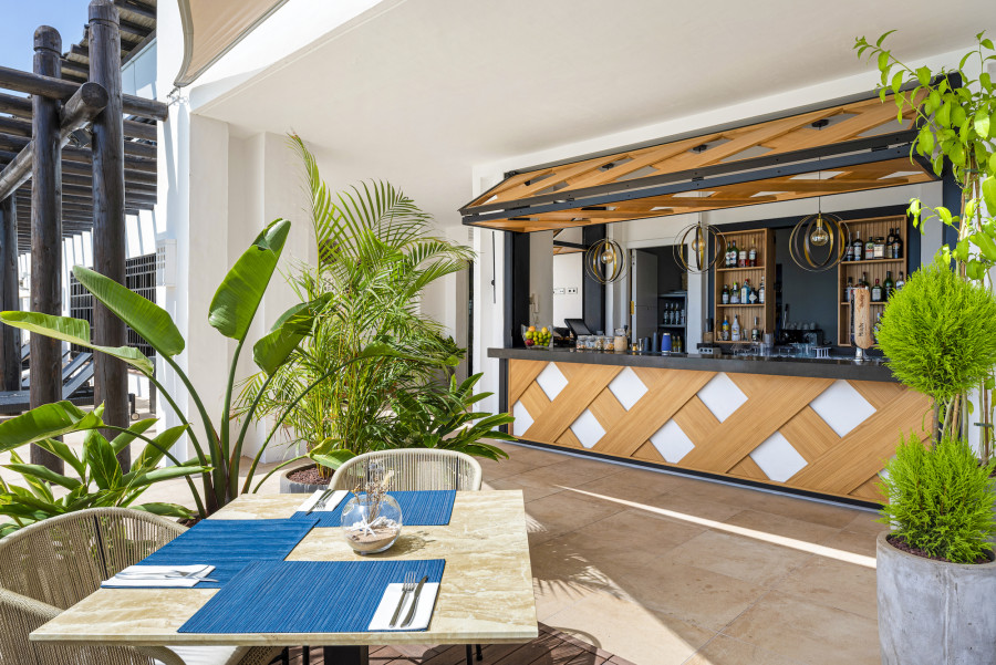 Outdoor dining patio - Sunway Pool Bar - Abama restaurants