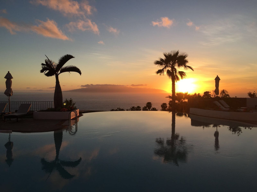 Sunset and La Gomera - Las Terrazas de Abama Suites hotel - Abama Resort