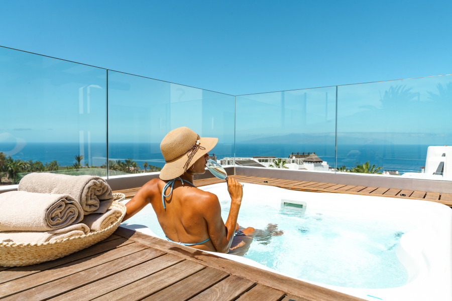 Jacuzzi and views - Las Terrazas de Abama Suites hotel - Abama Resort